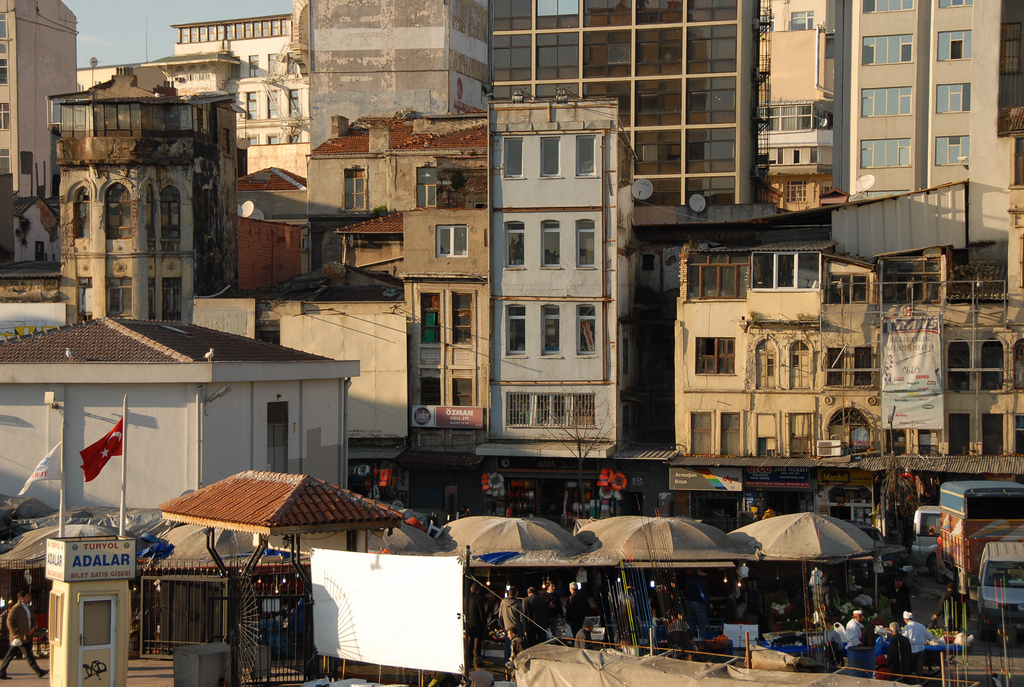Beyoğlu streets | © Np&djjewell/Flickr