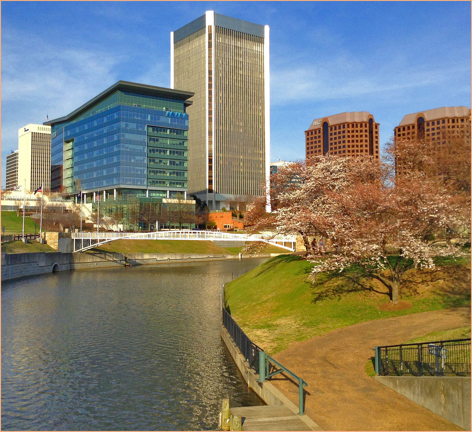 View of Downtown Richmond (VA) from Brown's Island April 2015 | ©Ron Cogswell/Flickr
